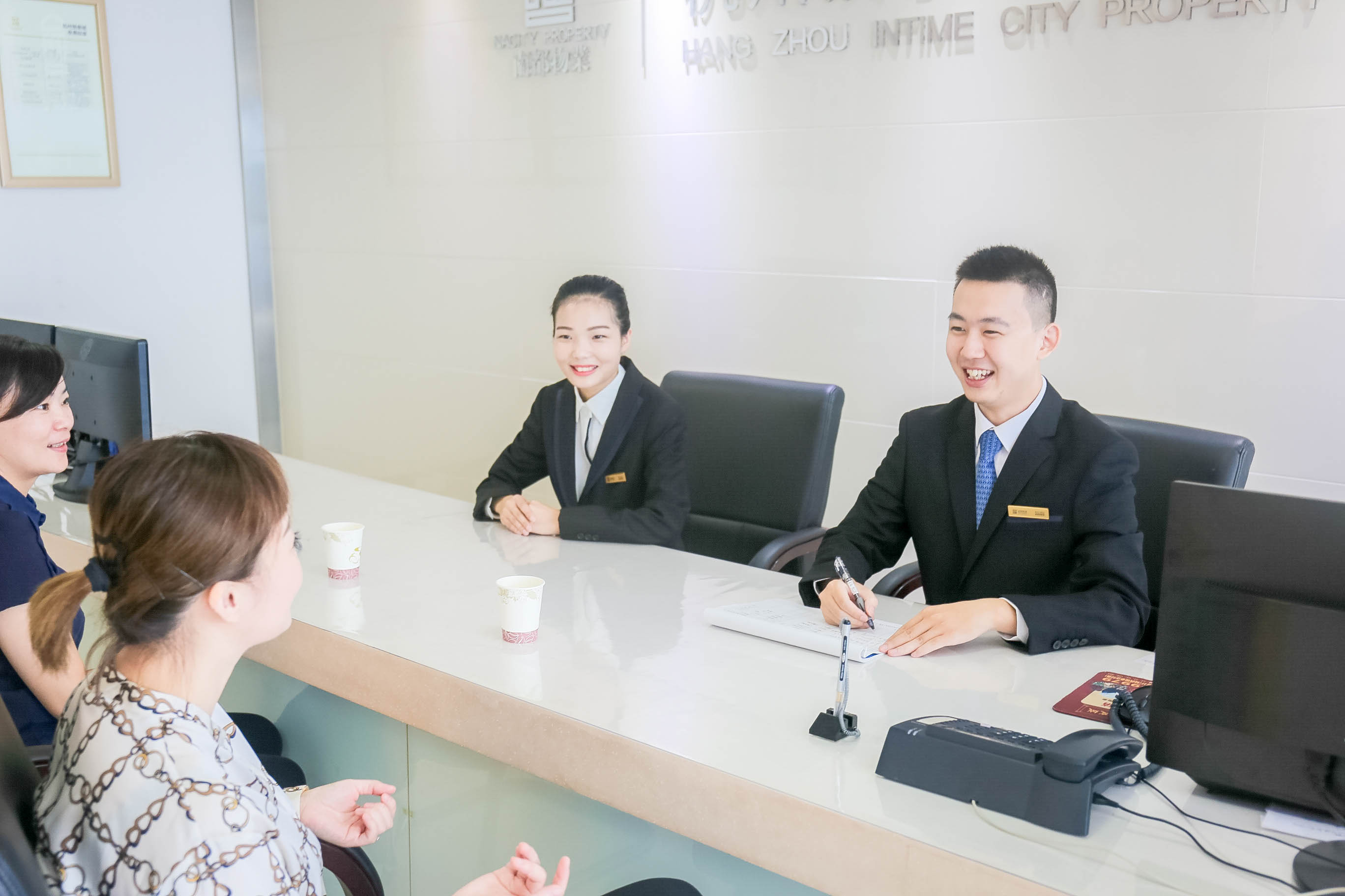 匠心铸造美好|UG环球物业服务项目荣获“2018年度杭州市物业管理优秀住宅小区（大厦）”称号