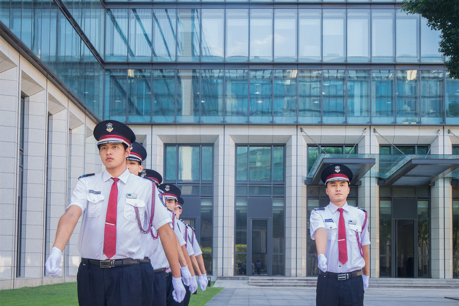 诠释美好 崭新起航|UG环球连获“先进集体”、“五星项目”、“物业管理示范住宅小区”等多项荣誉