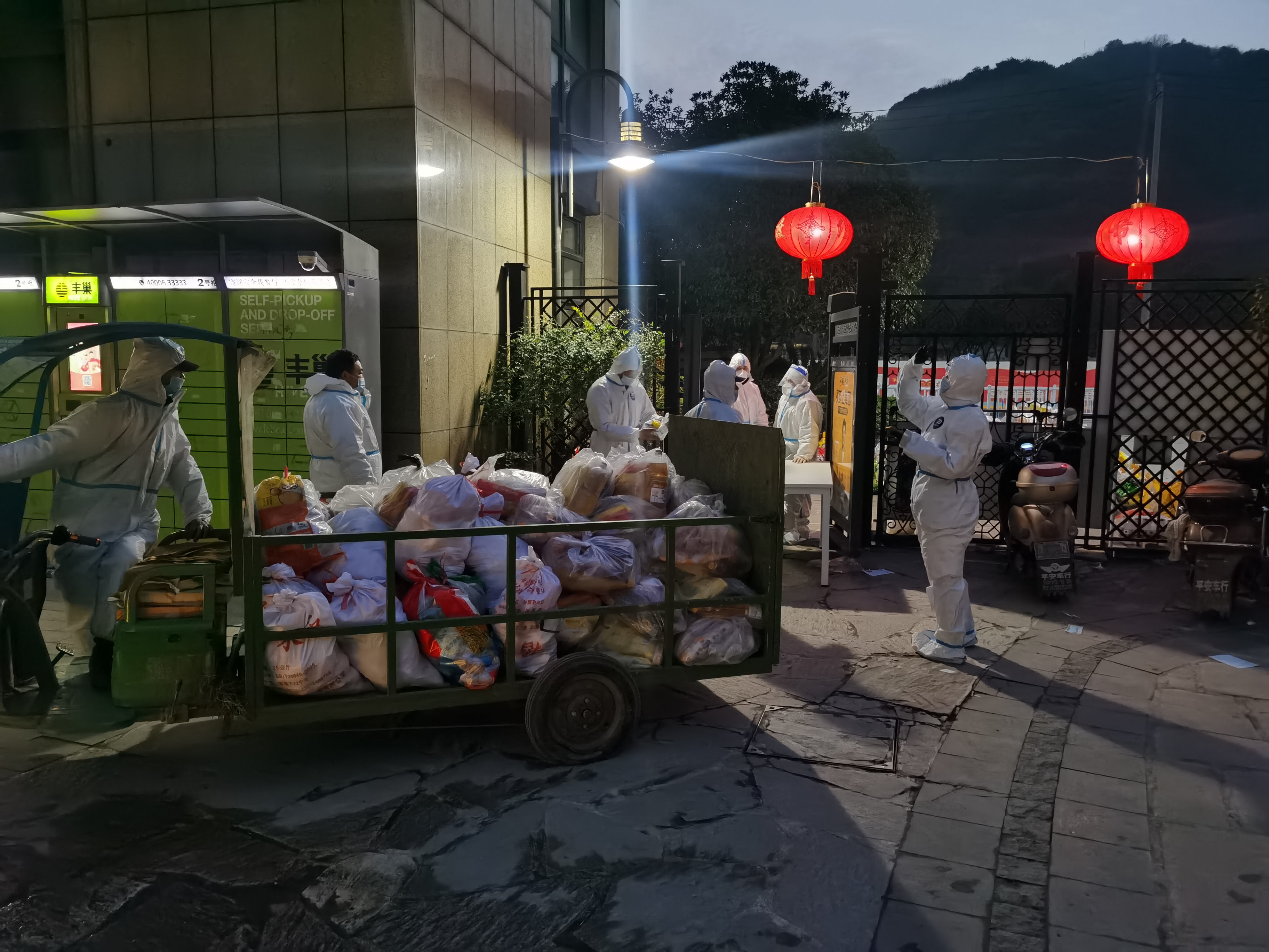 防疫隔离中的一碗热面条！来自UG环球物业暖暖的爱